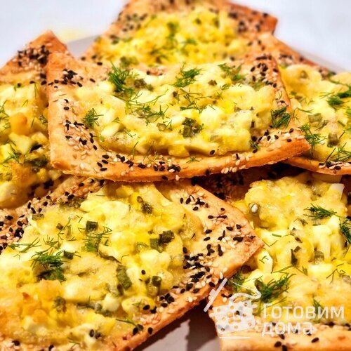 Слойки с яйцом и зеленым луком