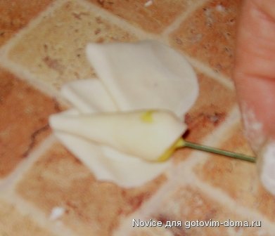 [МК] Изготовление мастики из &quot;маршмеллоу&quot; и розы из мастики фото к рецепту 21