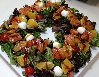 Салат с красной рыбой и апельсином
