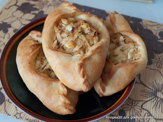 Расстегаи с капустой и яйцами