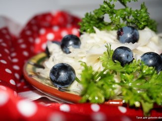 Салат из капусты,яблок и винограда