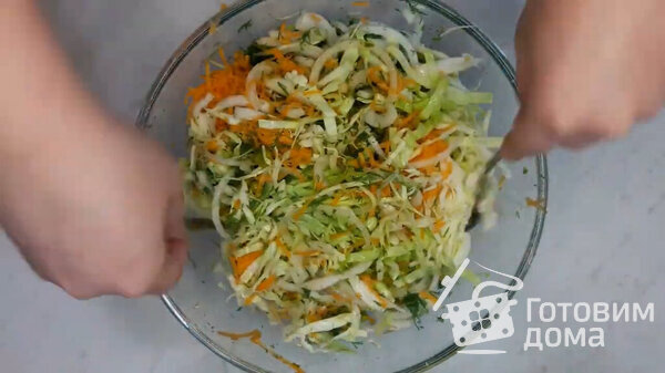 Витаминный салат из капусты фото к рецепту 8