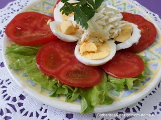 Салат из помидоров, яиц и сыра