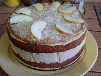 Яблочный торт с карамельным баварским муссом с корицей