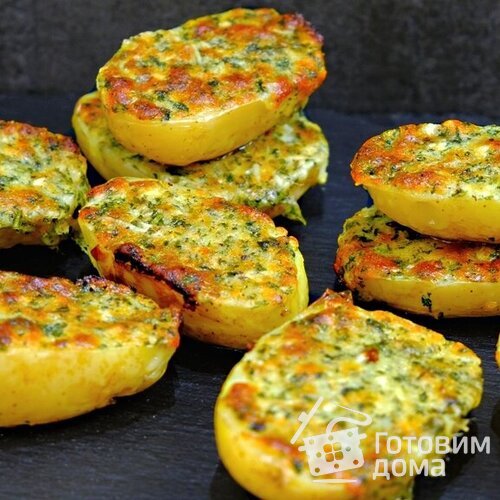 Картофель запеченный в духовке под ароматной хрустящей корочкой