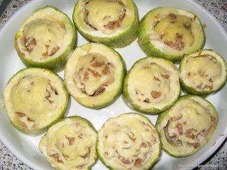 Курица в кабачке