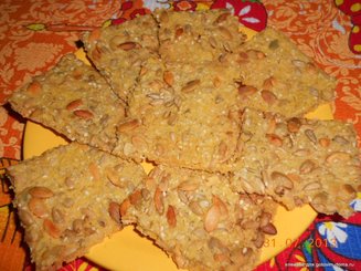 Хрустящие мультизерновые хлебцы с семечками