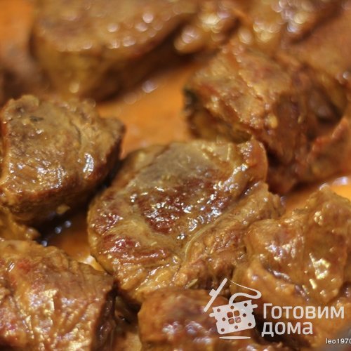 Баранина с чесноком и белым вином