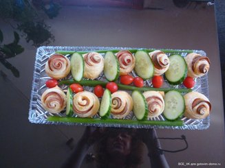 Слойки с колбасой "Розы"