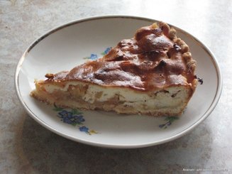 Яблочный пирог с творожной заливкой