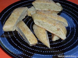 Бискотти с пармезаном и черным перцем