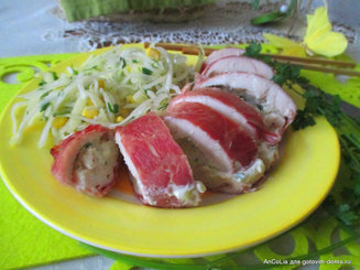 Куриные грудки в беконе со сливочным сыром