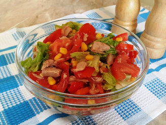 Салат с тунцом и кукурузой