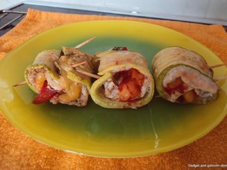 Рулетики из кабачков с курицей