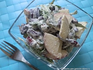Салат из бобов с рукколой под горчично-сливочным соусом