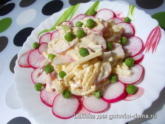 Салат из редиса с сыром и яйцами
