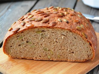 Хлеб с творогом и тыквенными семечками на ржаной закваске