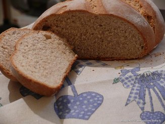 Деревенский ржаной хлеб на дрожжах