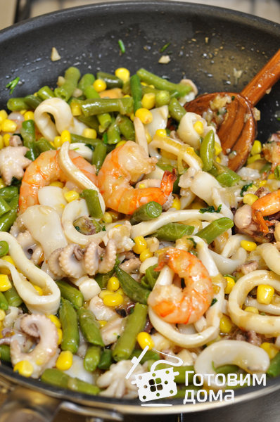 Рис с морепродуктами и овощами фото к рецепту 13