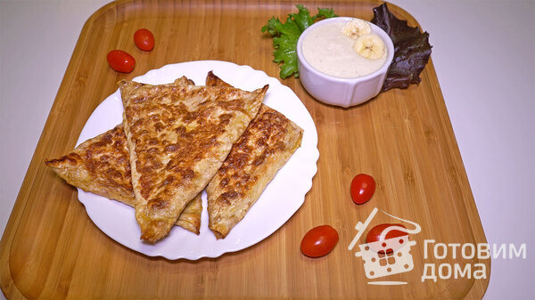 Конвертики из лаваша с колбасой и сыром и нежный творожный крем с бананом фото к рецепту 1