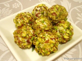 Сырные шарики с виноградом