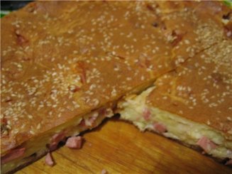 Заливной пирог с колбасой и сыром