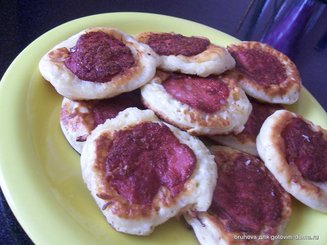 Сырные блинчики с колбасой