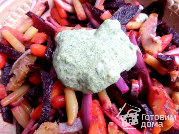 Овощной салат с копчёной сельдью фото к рецепту 16