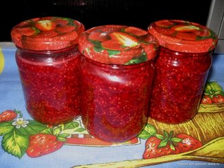 Сырое варенье из черной смородины