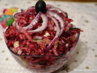 Салат из свёклы, яблок и сельдерея