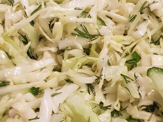 Салат с молодой капустой и огурцами