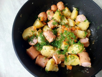 Рагу с картофелем и сосисками