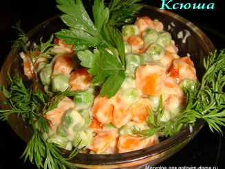 Морковь с зеленым горошком в молочном соусе