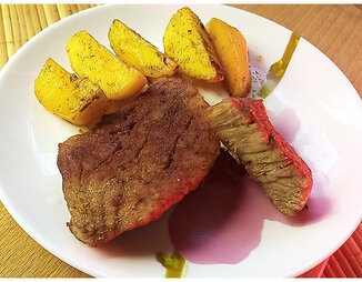 Рецепт запечённого мясо свинины в фольге, с картофель по-деревенски в духовке.