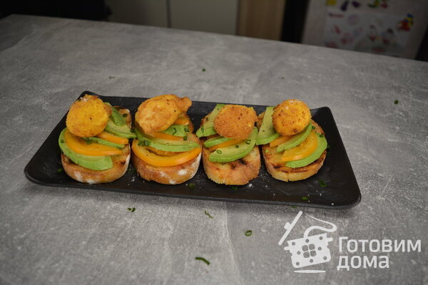 Бутерброды с авокадо и желтком фото к рецепту 3