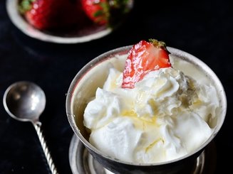 Странгисто ме мели (греческий йогурт с мёдом и орехами)