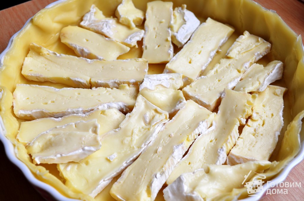 Пирог с камамбером и грушей