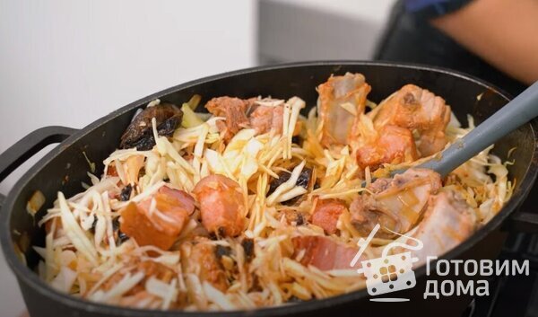 Бигос со свиными ребрами, квашеной и свежей капустой фото к рецепту 4