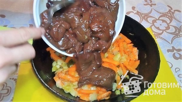 Рулет из печени со сливочным маслом и зеленью фото к рецепту 1