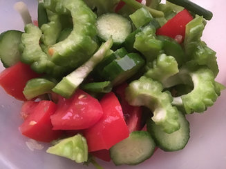 Салат с момордикой( гоя, горькая дыня)