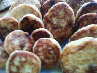 Сырники "Зимняя вишня" с бананом