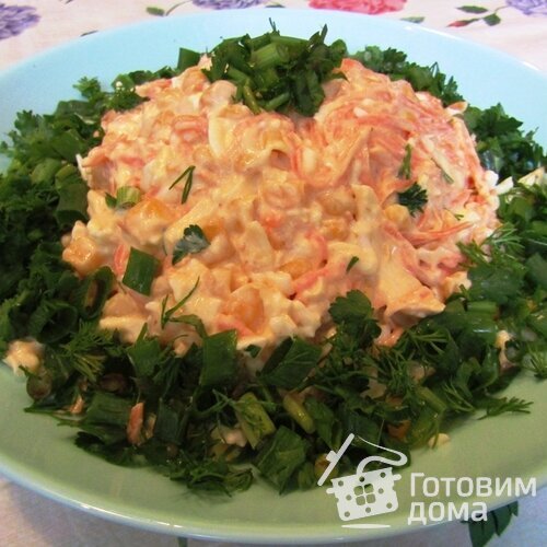 Рецепт салата с жареным сыром и клубникой