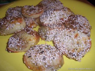 Картофель, запеченный в семенах кунжута
