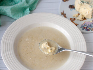 Куриный суп с Стилтон (Chicken soup with broccoli and Stilton)
