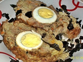 Рулет из фарша с яйцом