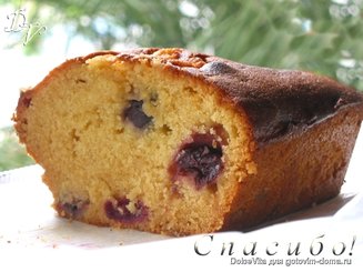 Марципановый кекс с малиной