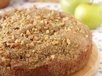 Кекс с яблоками и грецкими орехами