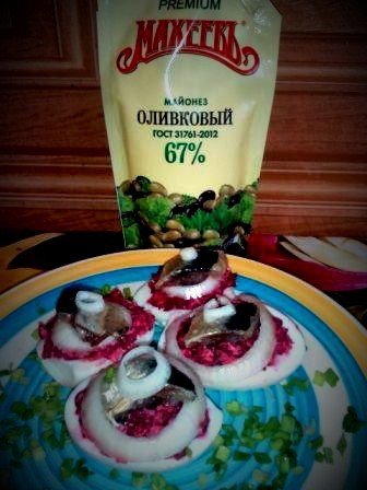 Фаршированные яйца с сельдью