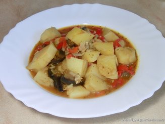 Картофельное рагу с баклажанами и перцем
