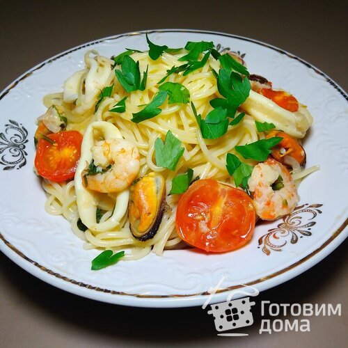 Спагетти с морепродуктами в белом вине